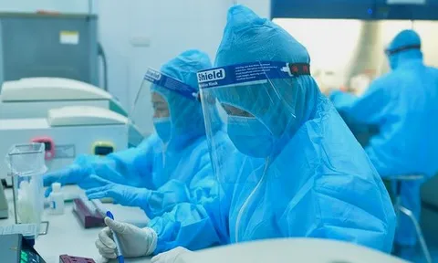 Ngày 13/12, Hà Nội ghi nhận 895 ca mắc COVID-19, có 357 ca cộng đồng