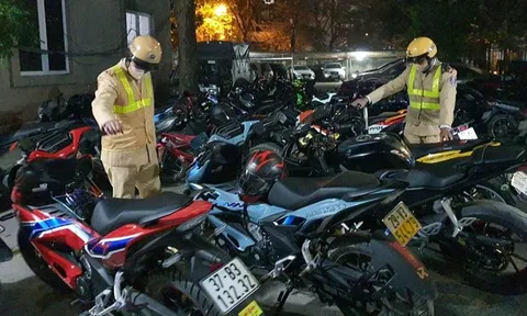 Hà Nội: Vây bắt hàng chục thanh niên điều khiển xe máy rú ga, lạng lách trên đường