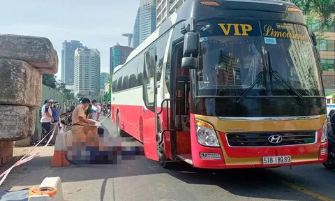 Bị cuốn vào gầm xe khách, nam thanh niên đi xe máy tử vong