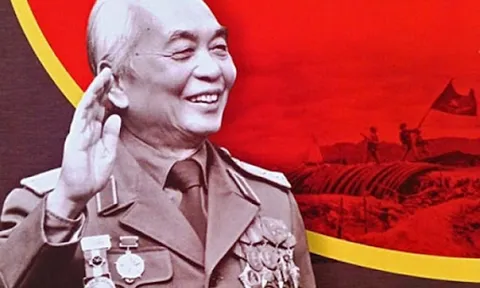 Đại tướng Võ Nguyên Giáp, thiên tài quân sự, nhà lãnh đạo có uy tín lớn, tấm gương ngời sáng về đạo đức cách mạng