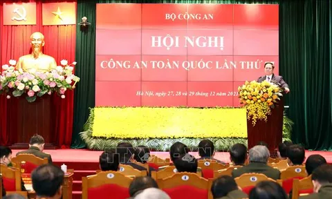 Thủ tướng: Công an cách mạng phải đặt lợi ích quốc gia - dân tộc và nhân dân lên trên hết, trước hết