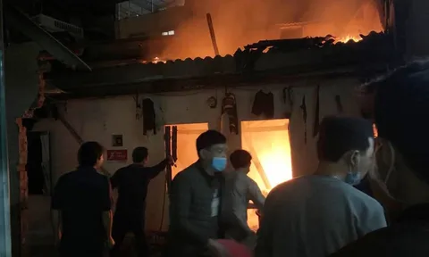 Hà Nội: Căn nhà trọ bốc cháy sau tiếng nổ lớn, 3 người tử vong