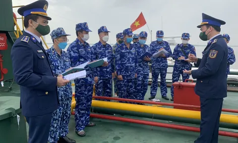 Cảnh sát biển bắt tàu chở 170.000 lít xăng, dầu trái phép trên biển