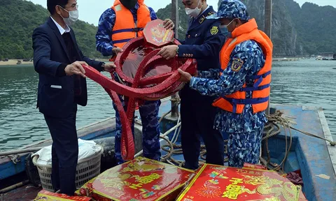 Quảng Ninh: Thu giữ gần 300kg pháo nổ trên vùng biển Vân Đồn