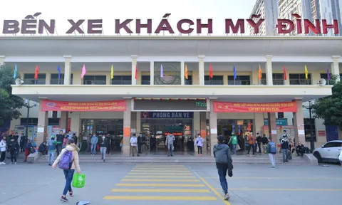 Về quê ăn Tết: 'Thích ứng an toàn' thay vì 'ngăn sông cấm chợ'
