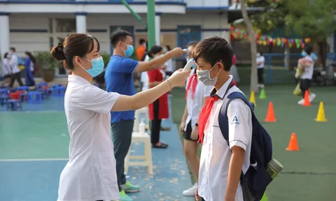 Hà Nội: Học sinh lớp 7 đến 12 đi học trở lại từ ngày 8/2