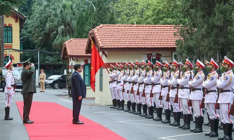Thủ tướng Phạm Minh Chính: ‘Đi từng ngõ, gõ từng nhà, rà từng người xem có thiếu Tết’