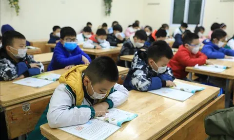Hà Nội: Chu đáo đón học sinh lớp 1 đến lớp 6 trong ngày đầu trở lại trường