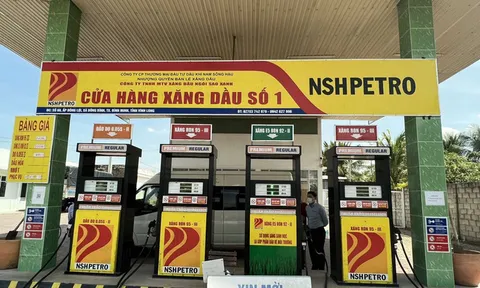 Phát hiện cây xăng 'găm' 7.000 lít xăng không bán ở Sóc Trăng