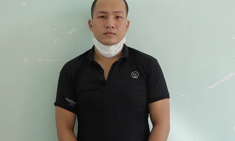 Bắt tạm giam đối tượng tưới xăng định đốt công an