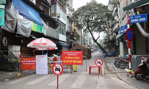 Ca mắc COVID-19 tăng mạnh, 74 xã phường ở Hà Nội thành 'vùng cam'