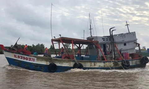 Kiên Giang: Phát hiện tàu vận chuyển 60.000 lít dầu không rõ nguồn gốc