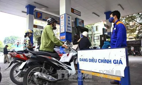 Xăng tiếp tục tăng giá, tiến sát mốc 30.000 đồng/lít