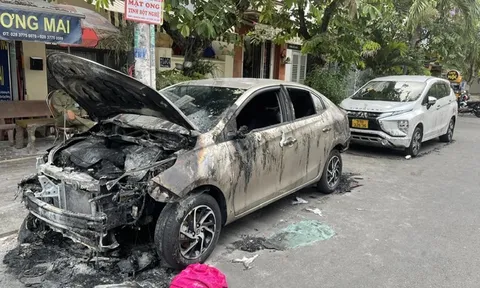 TP.HCM: Điều tra vụ 3 xe ô tô bị đốt cháy ở quận 7
