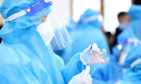 Bộ Y tế tiếp tục 'nhắc' các địa phương thần tốc tiêm mũi 3 vaccine phòng COVID-19