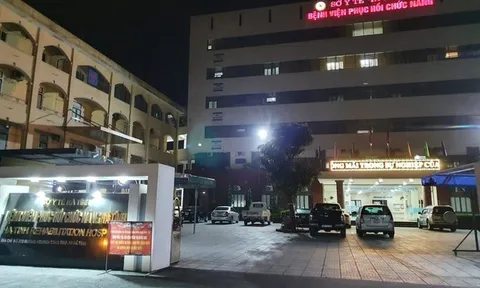Hà Tĩnh: Người đàn ông rơi từ tầng ̉6 bệnh viện xuống cầu thang bộ tử vong