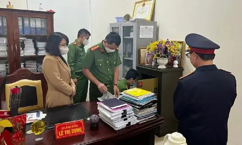 Khởi tố nữ giám đốc Trung tâm giáo dục thường xuyên ở Nghệ An