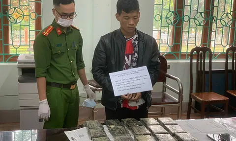 Bắt giữ đối tượng mua bán trái phép 20 bánh heroin ở Lai Châu