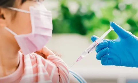 Tiêm vaccine ngừa COVID-19 cho trẻ từ 5 - dưới 12 tuổi: Đối tượng nào cần trì hoãn?