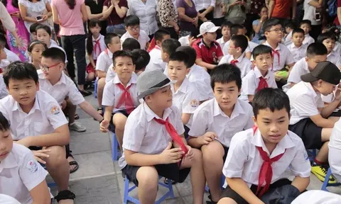 Hà Nội cho học sinh từ lớp 1 đến lớp 6 đi học trực tiếp từ ngày 6/4
