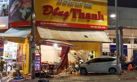 Ô tô 'điên' lao vào tiệm bánh mì ở Đà Nẵng, nhiều người bị thương