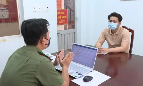 Phạt 7,5 triệu đồng nam thanh niên trong clip rải tiền 'cho đất ăn'