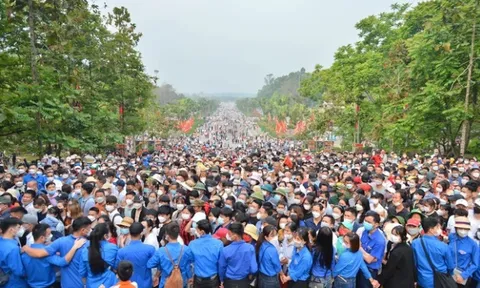 Giỗ Tổ Hùng Vương 2022: 'Biển người' đổ về dâng lễ, huy động hơn 1.000 người bảo vệ an ninh