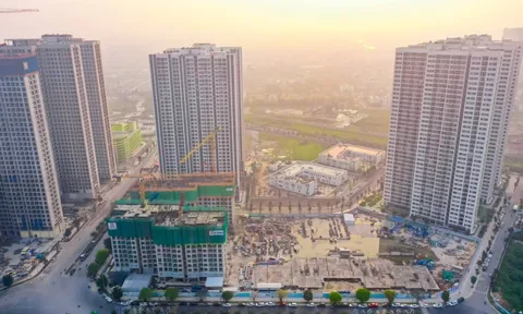 Chứng khoán ‘phập phồng’, bất động sản bứt phá