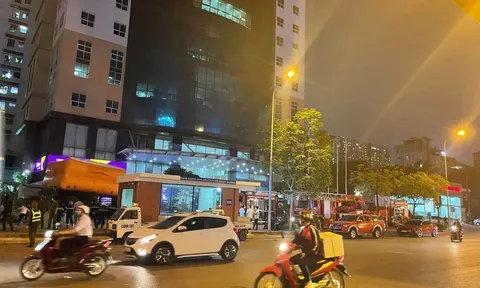 Hà Nội: Giải cứu nam sinh lớp 9 có ý định nhảy lầu tự tử