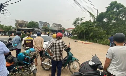 Xe tải đâm vào xe máy, 2 cha con tử vong
