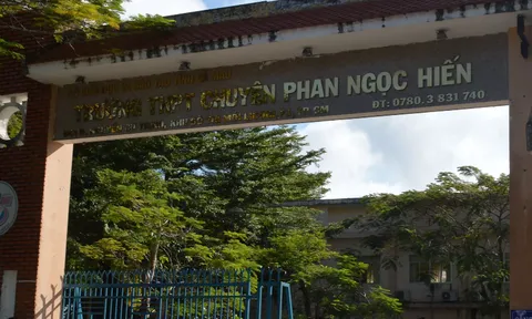 Xác minh thông tin 'Hiệu phó bắt học sinh ăn thức ăn đã quăng vào thùng rác'