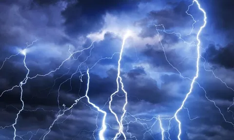 Quảng Ngãi: 4 người bị sét đánh phải nhập viện cấp cứu