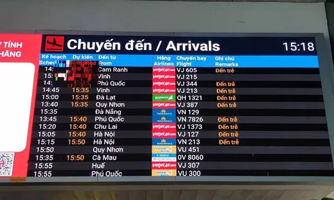 Mưa dông lớn, 7 chuyến bay không thể hạ cánh tại Tân Sơn Nhất