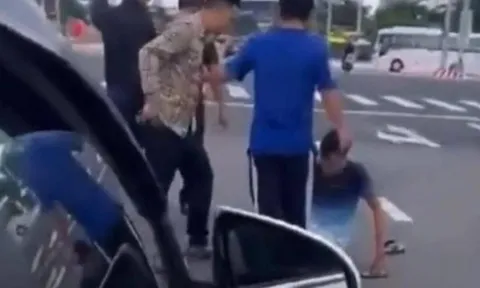 Truy tìm nhóm người hành hung tài xế Grab giữa đường phố Đà Nẵng
