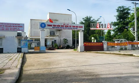 Bắt nguyên Giám đốc CDC Hậu Giang và hai thuộc cấp
