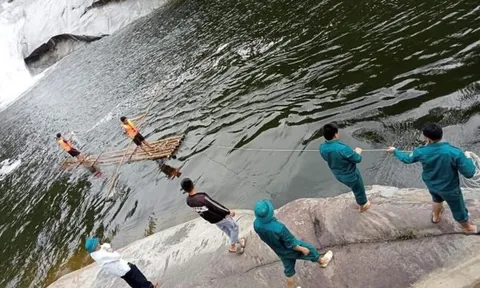 Tìm thấy thi thể người đàn ông mất tích khi tắm thác 7 tầng ở Nghệ An