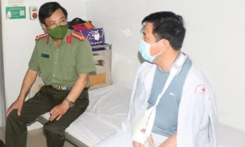 Đối tượng nghiện tấn công làm trung tá công an gãy tay