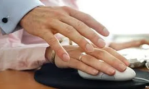 Hành vi quấy rối tình dục tại nơi làm việc sẽ bị xử phạt như thế nào?