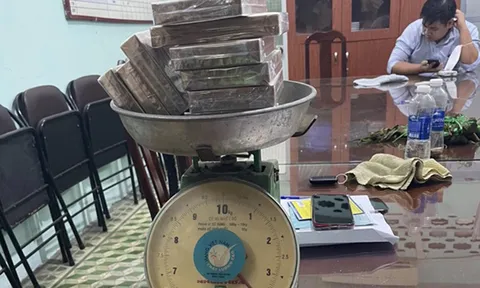 Bắt quả tang 2 mẹ con vận chuyển 10 bánh heroin từ Campuchia về Việt Nam