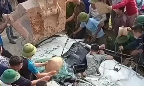 Vụ xe tải đè bẹp xe con ở Hòa Bình: Tạm giữ hình sự tài xế gây tai nạn
