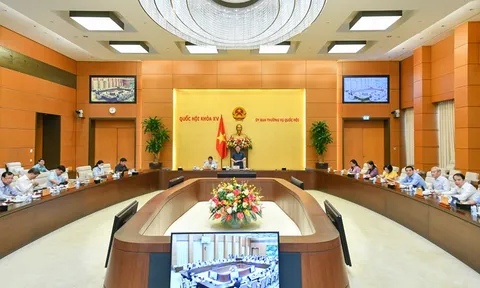 Ủy ban Thường vụ Quốc hội quyết định giảm thuế bảo vệ môi trường với xăng, dầu về mức sàn