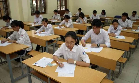 Phát hiện 2 trường hợp dùng căn cước và CMND giả để thi hộ ở Hà Nội
