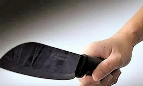 Nghệ An: Người đàn ông vác dao chém 4 người hàng xóm thương vong