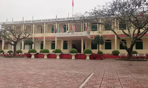 Bắt khẩn cấp thầy giáo chủ nhiệm dâm ô 2 nữ sinh lớp 9