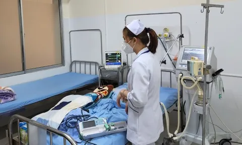 Bé gái 2 tuổi nghi bị bảo mẫu bạo hành gây chấn thương sọ não