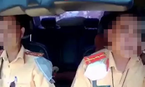 Kỷ luật 2 cán bộ CSGT Công an Hậu Giang vừa lái ô tô vừa nghe điện thoại