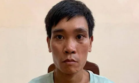 Tạm giữ khẩn cấp đối tượng đuổi chém công an ngay tại trụ sở UBND