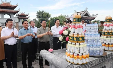 Thủ tướng tưởng niệm, tri ân Chủ tịch Hồ Chí Minh và các Anh hùng liệt sĩ tại Nghệ An