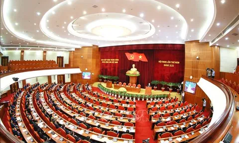 Kết luận của Bộ Chính trị về thực hiện một số mô hình thí điểm theo Nghị quyết số 18-NQ/TW