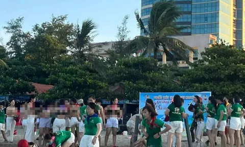 Vụ nhóm nữ du khách lột áo ngực ở Cửa Lò: Phạt 400 nghìn đồng